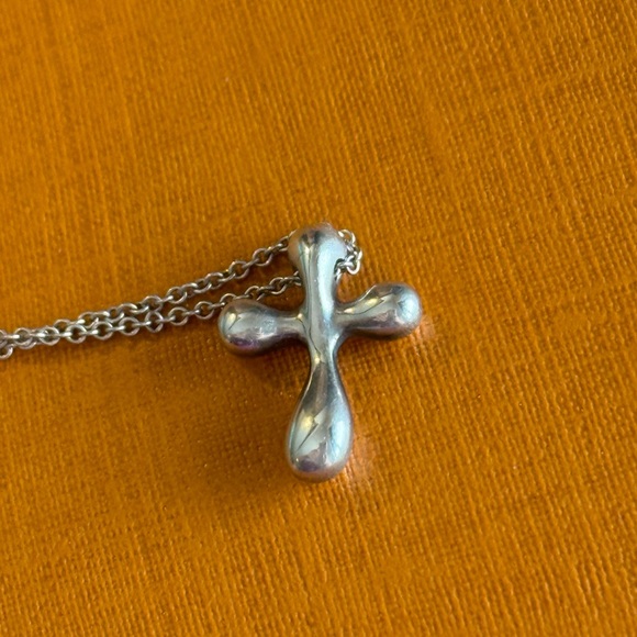 🎀Elsa Peretti Tiffany & Co. Silver Cross Necklace🎀 - Picture 3 of 7
